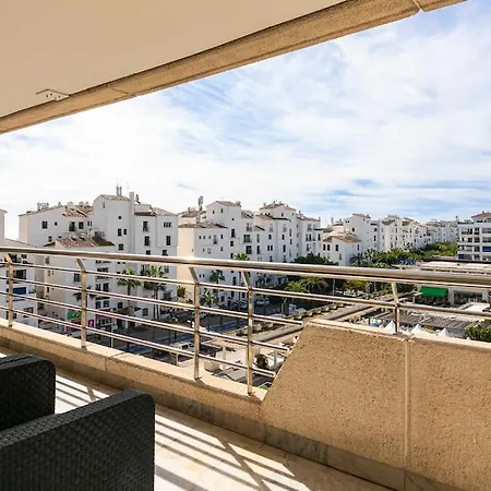 - Marina Banus, Puerto Banus, 2br Spacious, Parking & Pool *