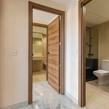 Marbella Home Rentals - Marina Banus, Puerto Banus, 2Br Spacious, Parking & Pool Марбелья