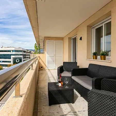 Апартаменты Marbella Home Rentals - Marina Banus, Puerto Banus, 2Br Spacious, Parking & Pool Марбелья