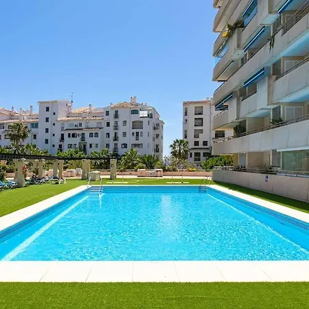 아파트 Marbella Home Rentals - Marina Banus, Puerto Banus, 2Br Spacious, Parking & Pool