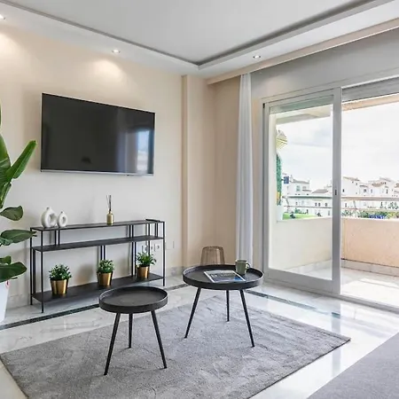 Marbella Home Rentals - Marina Banus, Puerto Banus, 2Br Spacious, Parking & Pool