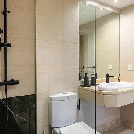 Spacious And Luxurious In Puerto Banus Apartment