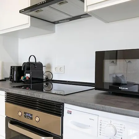 아파트 Marbella Home Rentals - Marina Banus, Puerto Banus, 2Br Spacious, Parking & Pool 마르베야