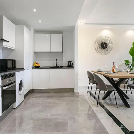 - Marina Banus, Puerto Banus, 2br Spacious, Parking & Pool Marbella