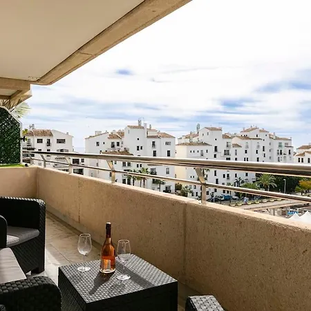 아파트 Marbella Home Rentals - Marina Banus, Puerto Banus, 2Br Spacious, Parking & Pool