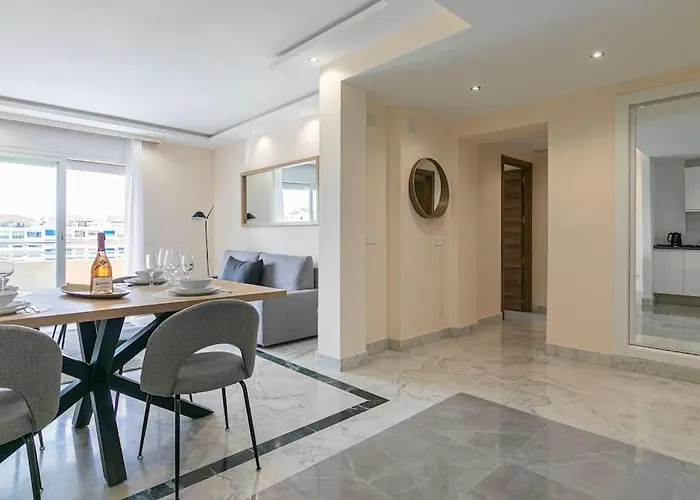 - Marina Banus, Puerto Banus, 2br Spacious, Parking & Pool *