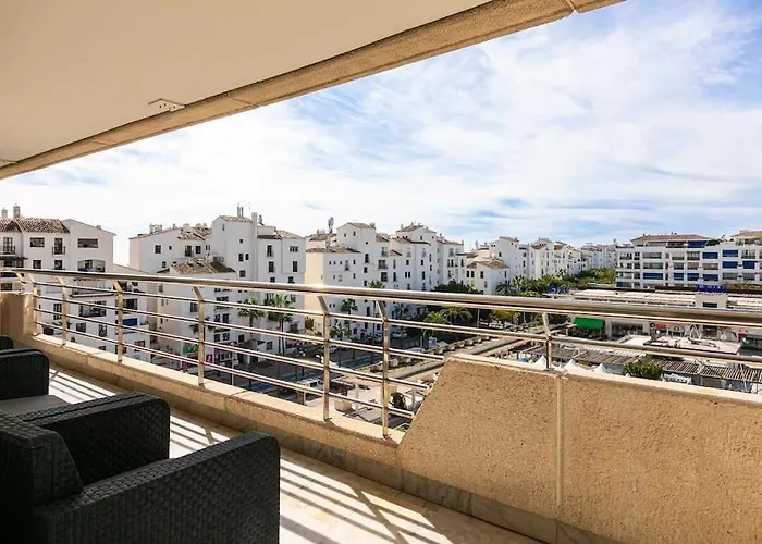 - Marina Banus, Puerto Banus, 2br Spacious, Parking & Pool *