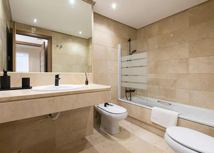 - Marina Banus, Puerto Banus, 2br Spacious, Parking & Pool * Marbella