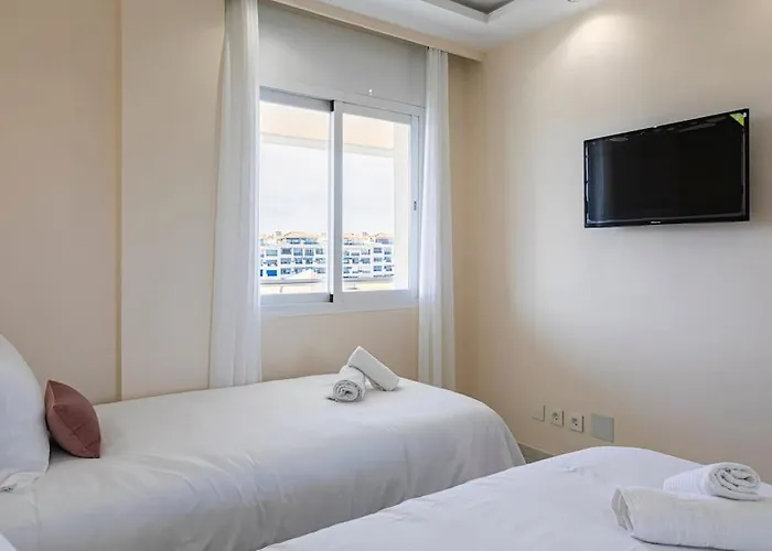 Apartment - Marina Banus, Puerto Banus, 2br Spacious, Parking & Pool