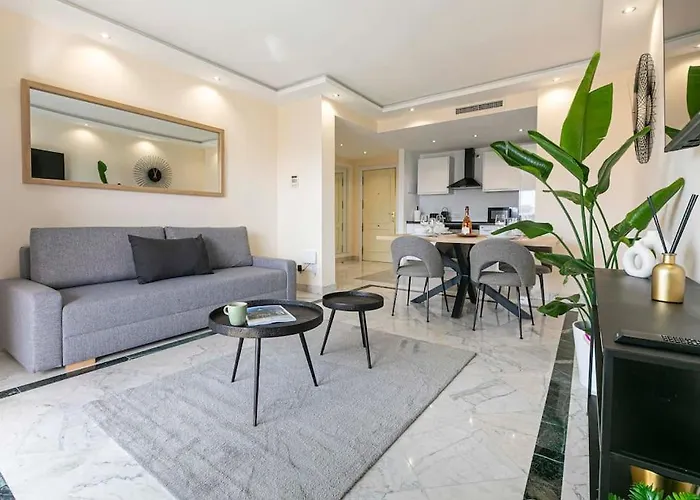 - Marina Banus, Puerto Banus, 2br Spacious, Parking & Pool Marbella