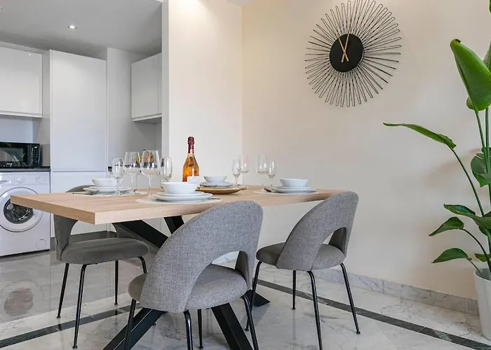 - Marina Banus, Puerto Banus, 2br Spacious, Parking & Pool * Marbella