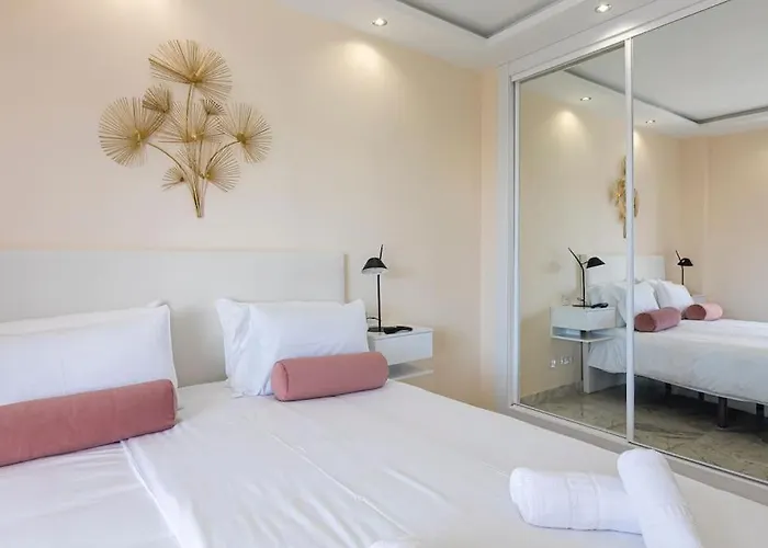 - Marina Banus, Puerto Banus, 2br Spacious, Parking & Pool * Marbella