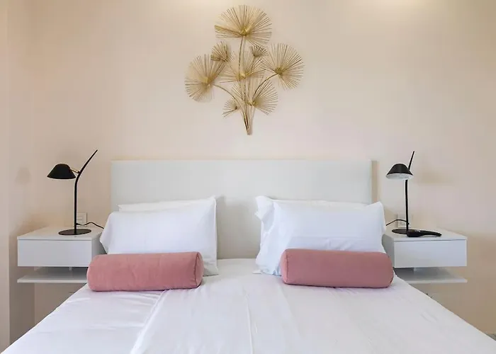 - Marina Banus, Puerto Banus, 2br Spacious, Parking & Pool