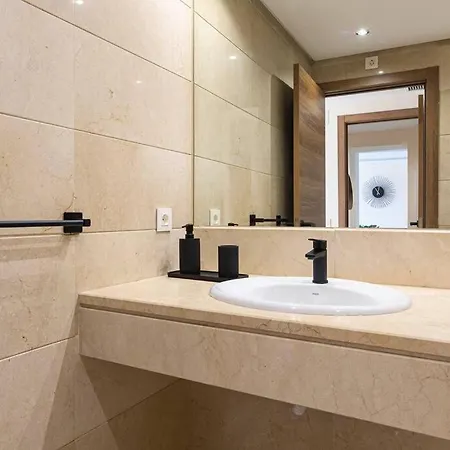 Apartment Marbella Home Rentals - Marina Banus, Puerto Banus, 2Br Spacious, Parking & Pool Marbella