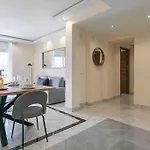 - Marina Banus, Puerto Banus, 2br Spacious, Parking & Pool *