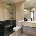 - Marina Banus, Puerto Banus, 2br Spacious, Parking & Pool Μαρμπέλλα