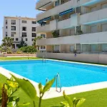- Marina Banus, Puerto Banus, 2br Spacious, Parking & Pool Διαμέρισμα