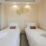 - Marina Banus, Puerto Banus, 2br Spacious, Parking & Pool *