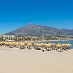 - Marina Banus, Puerto Banus, 2br Spacious, Parking & Pool * Μαρμπέλλα