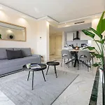 - Marina Banus, Puerto Banus, 2br Spacious, Parking & Pool Μαρμπέλλα