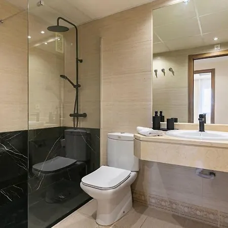 Marbella Home Rentals - Marina Banus, Puerto Banus, 2Br Spacious, Parking & Pool Marbella