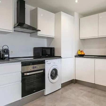 Marbella Home Rentals - Marina Banus, Puerto Banus, 2Br Spacious, Parking & Pool *