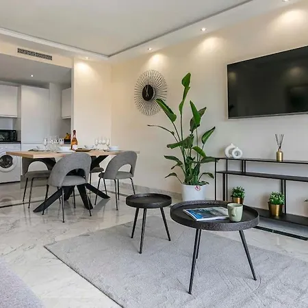 Marbella Home Rentals - Marina Banus, Puerto Banus, 2Br Spacious, Parking & Pool Apartment