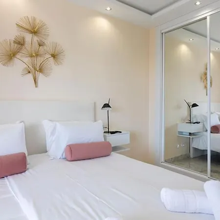 - Marina Banus, Puerto Banus, 2br Spacious, Parking & Pool * 马尔韦利亚