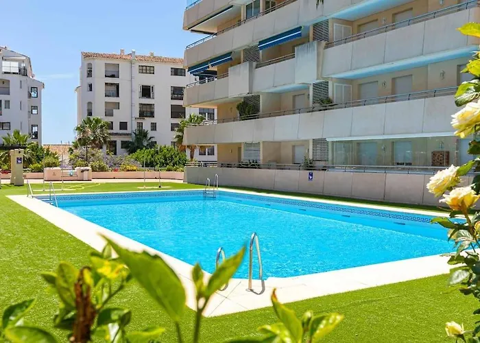 - Marina Banus, Puerto Banus, 2br Spacious, Parking & Pool Appartamento
