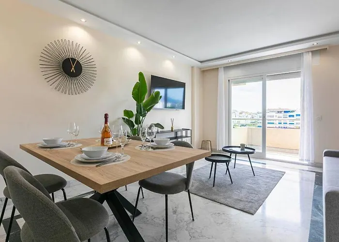 - Marina Banus, Puerto Banus, 2br Spacious, Parking & Pool Appartamento Marbella